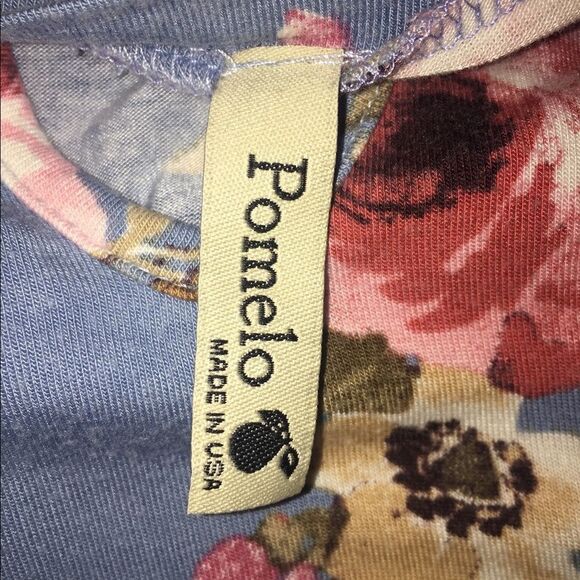 4/$20 Pomelo Blue Floral Soft Shirt Sz M - Picture 7 of 7